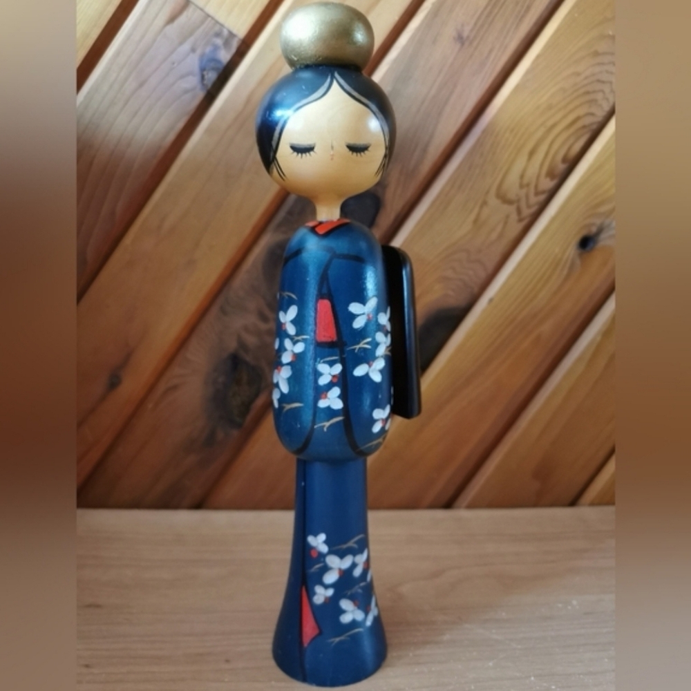 Vintage Kokeshi Doll - Picture 2 of 7